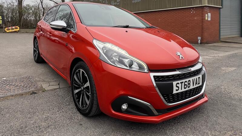 PEUGEOT 208