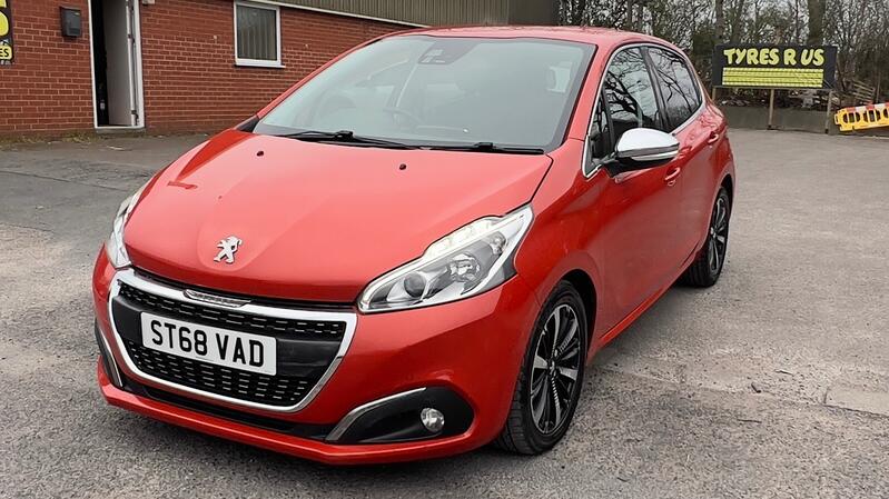 PEUGEOT 208