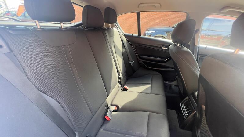 BMW 1 SERIES