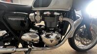 TRIUMPH BONNEVILLE T120