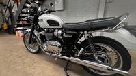 TRIUMPH BONNEVILLE T120