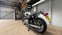 TRIUMPH BONNEVILLE T120