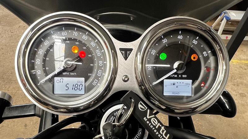 TRIUMPH BONNEVILLE T120