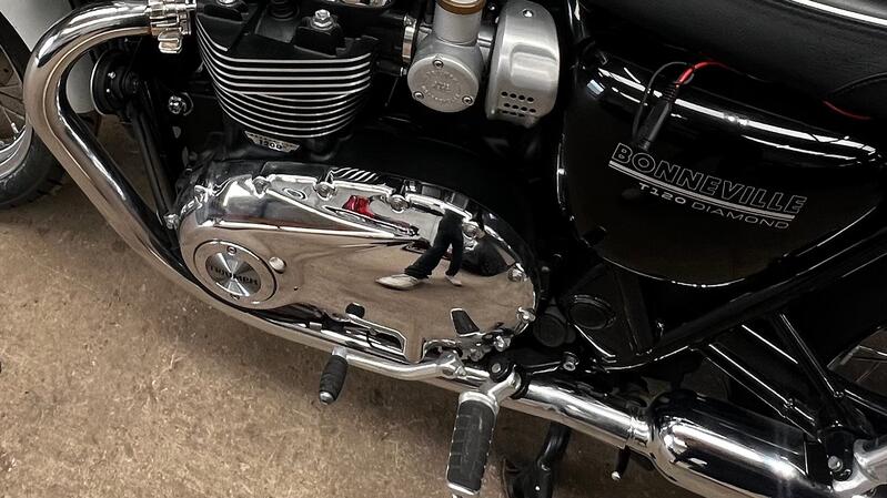 TRIUMPH BONNEVILLE T120