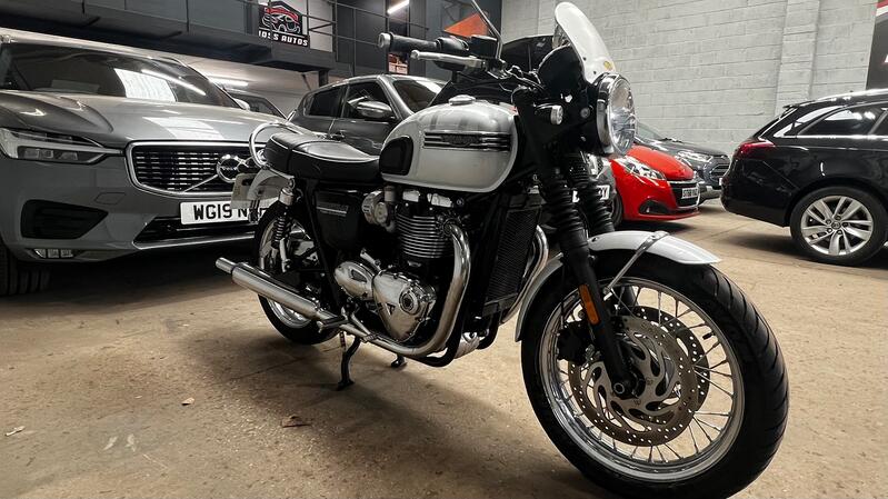 TRIUMPH BONNEVILLE T120