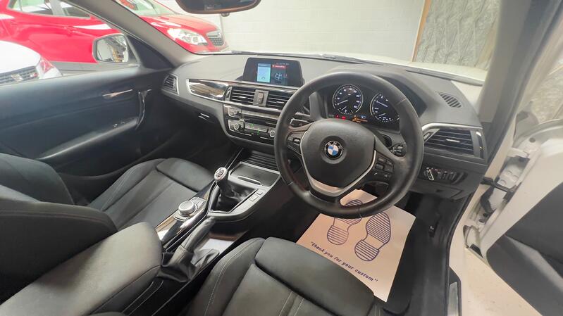 BMW 1 SERIES
