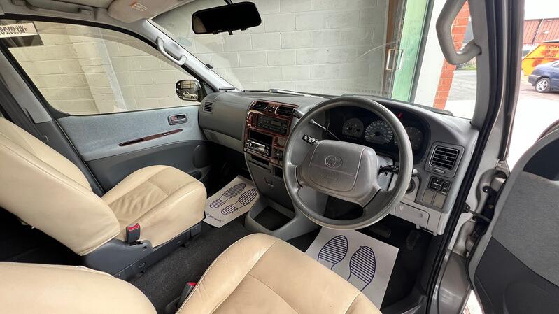 TOYOTA GRANVIA